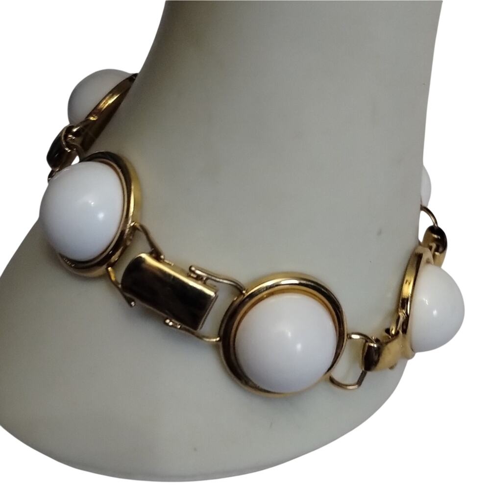 Vtg Monet White Cabochon Gold Tone Link Bracelet